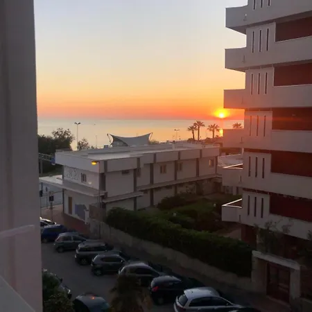 Pranayama Sea View Гостьовий будинок Барі